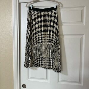 H&M pleated midi skirt satin houndstooth pattern